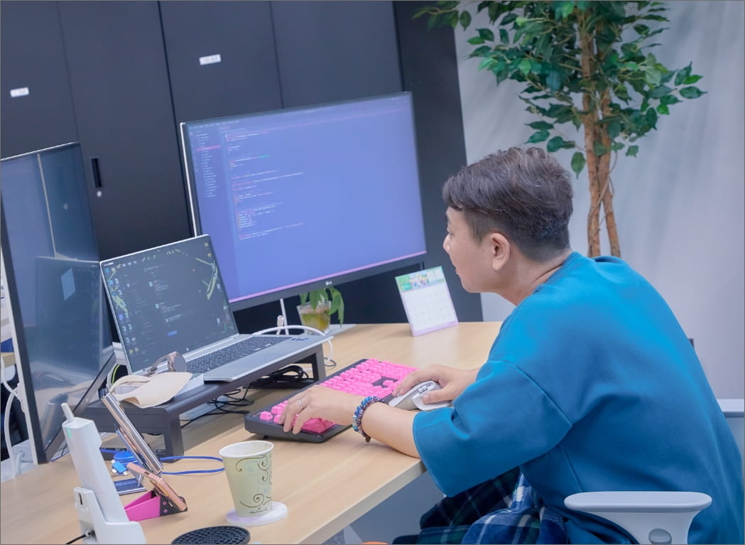 働く社員の写真